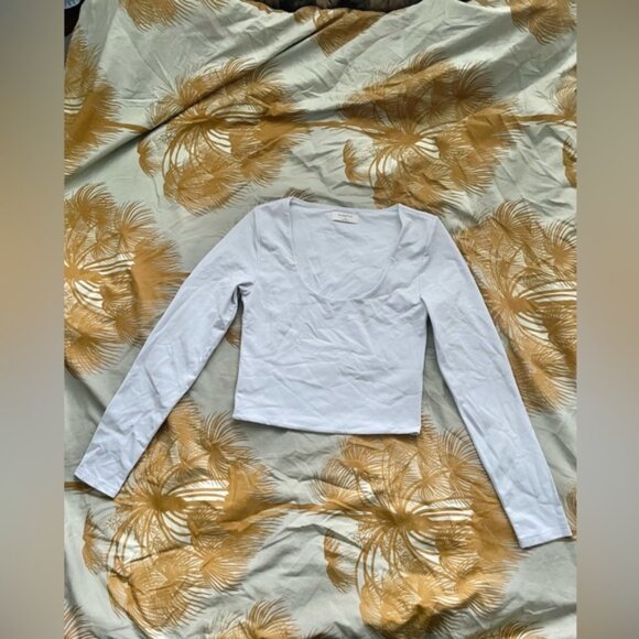 nwot Babaton powder BLUE Contour Scoopneck Longsleeve M - Picture 2 of 3